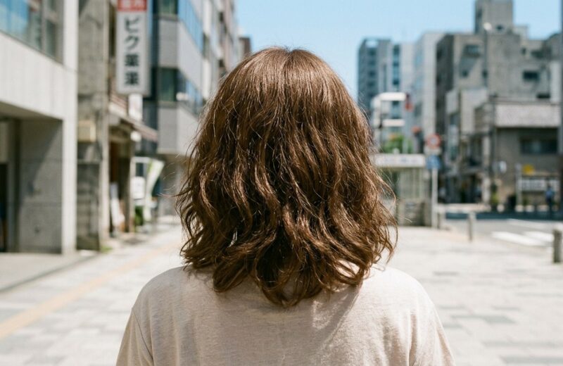 夏の汗・皮脂がウィッグに与える負担とケアの考え方